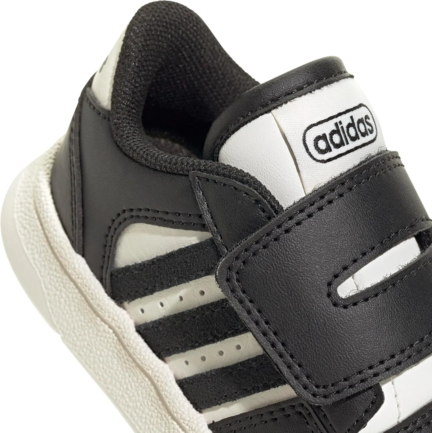 adidas Baby-Boy's Turnaround Basketball Sneaker