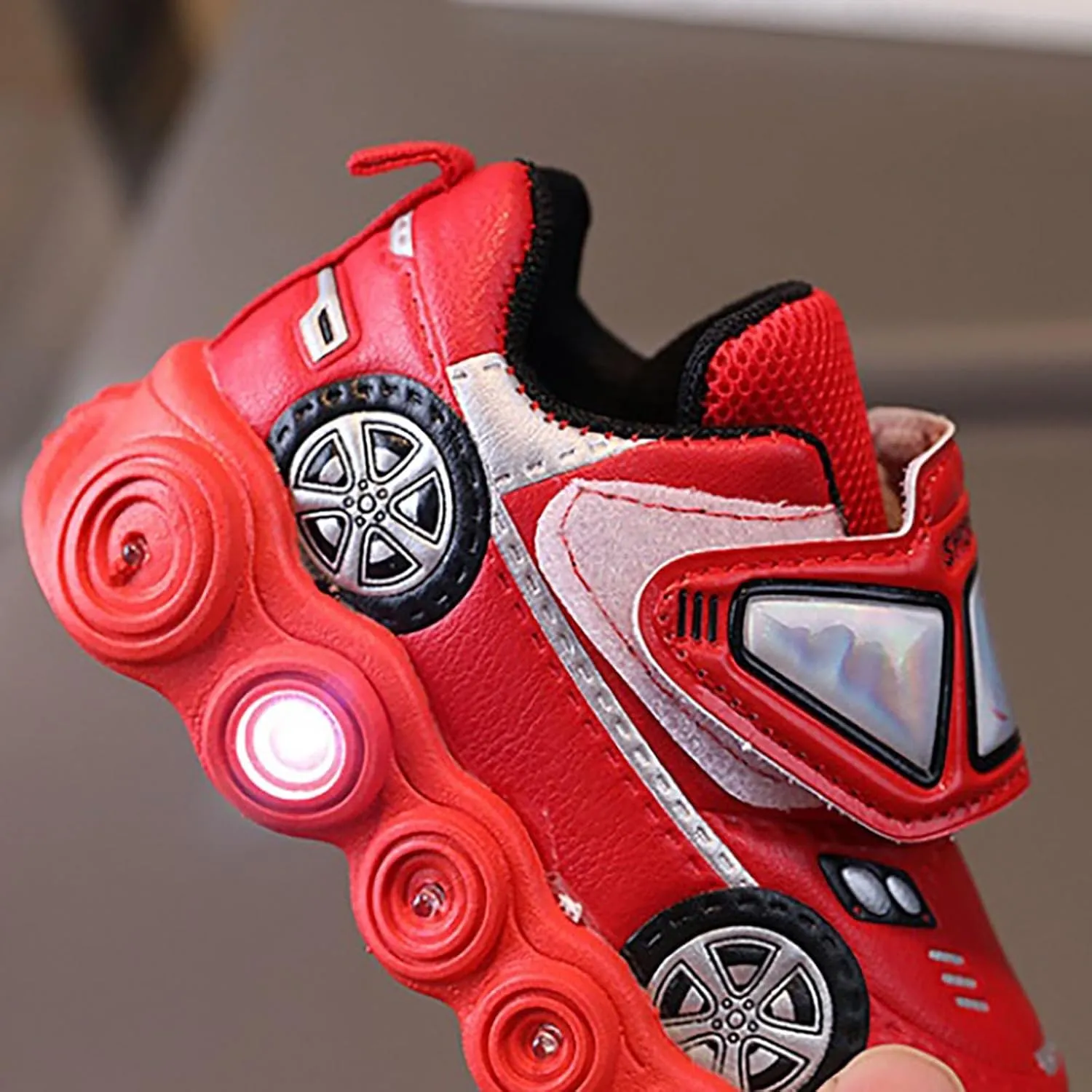 Children's Casual Shoes Boys Breathable Non-Slip Light Sneakers Unisex Luminous Sneakers Girls Sport Running Shoes