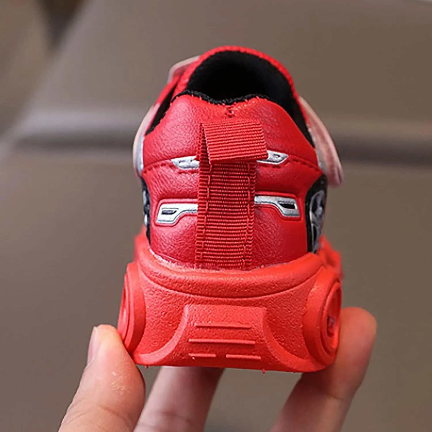 Children's Casual Shoes Boys Breathable Non-Slip Light Sneakers Unisex Luminous Sneakers Girls Sport Running Shoes