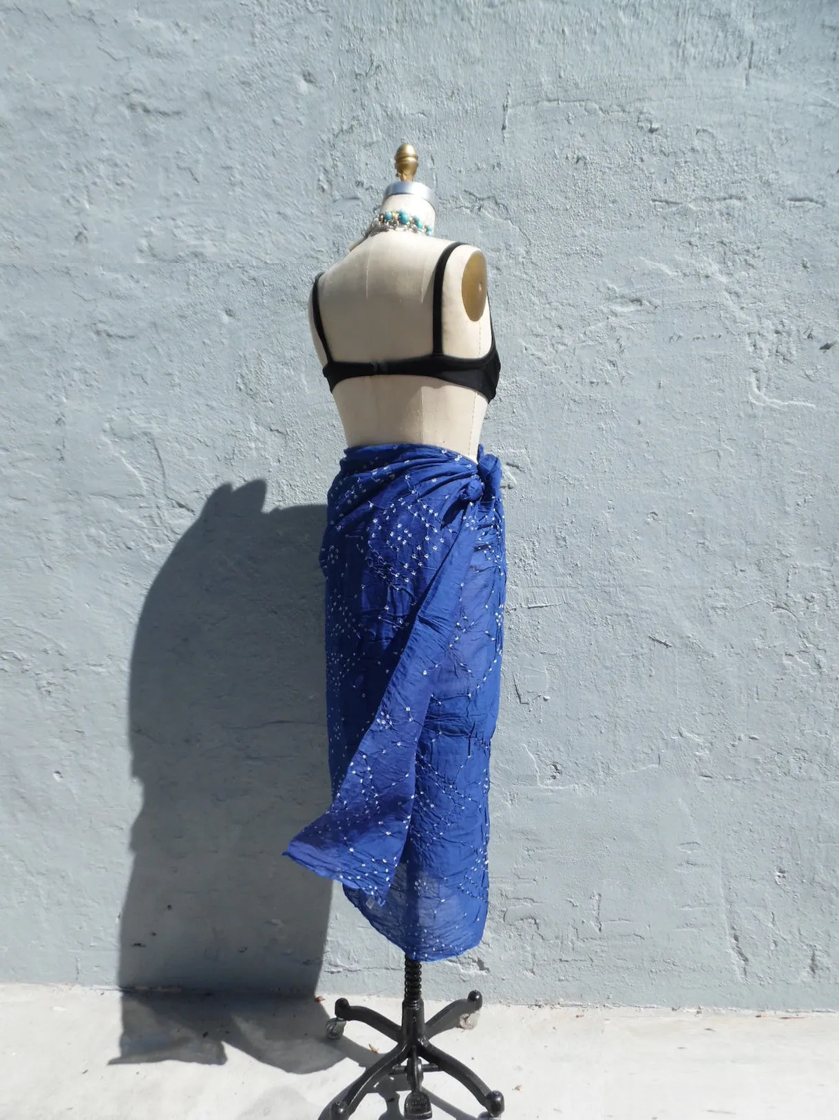 Crinkle Cotton Pareo Sarong In Navy Blue