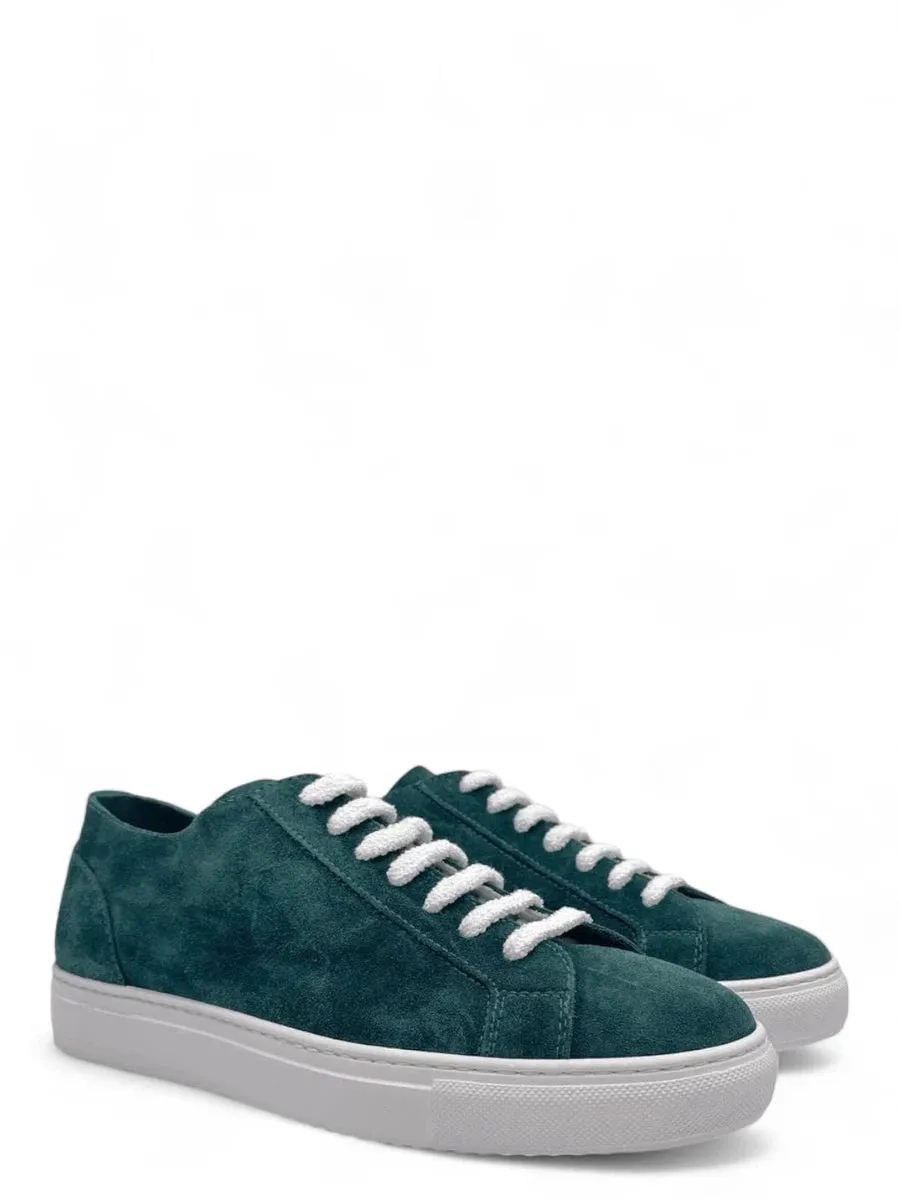 Sneakers in suede