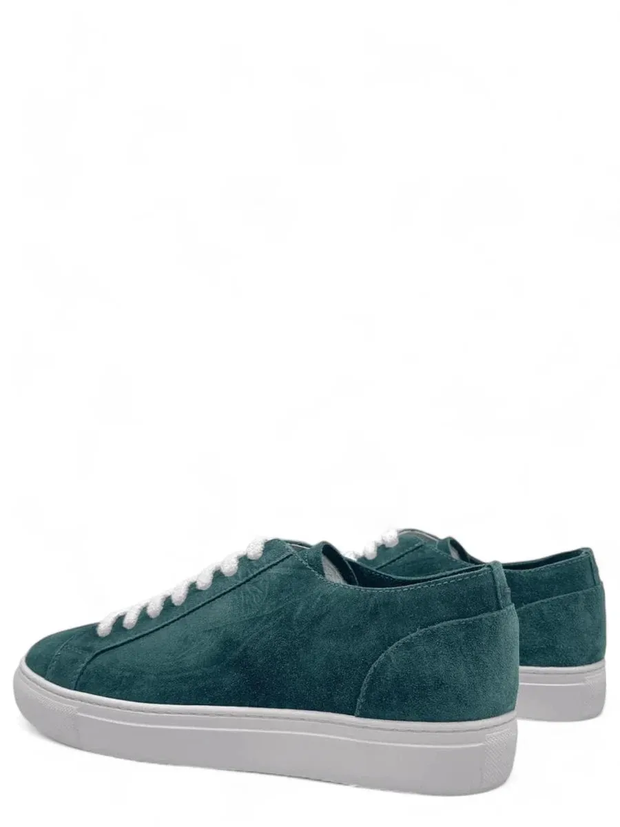Sneakers in suede