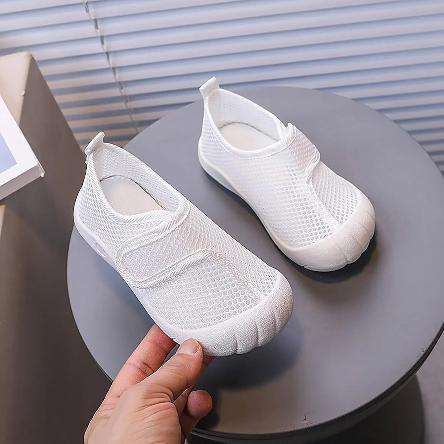 Summer New Hollowed Breathable Mesh Shoes Boys Baotou Anti Kick Sandals Girls Solid Color Beach Shoes Girls Wedges