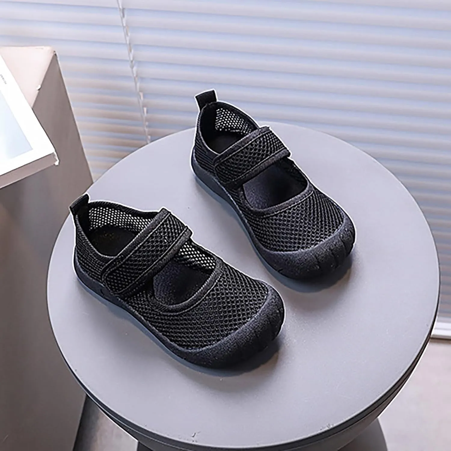 Summer New Hollowed Breathable Mesh Shoes Boys Baotou Anti Kick Sandals Girls Solid Color Beach Slides Shoes for Kids