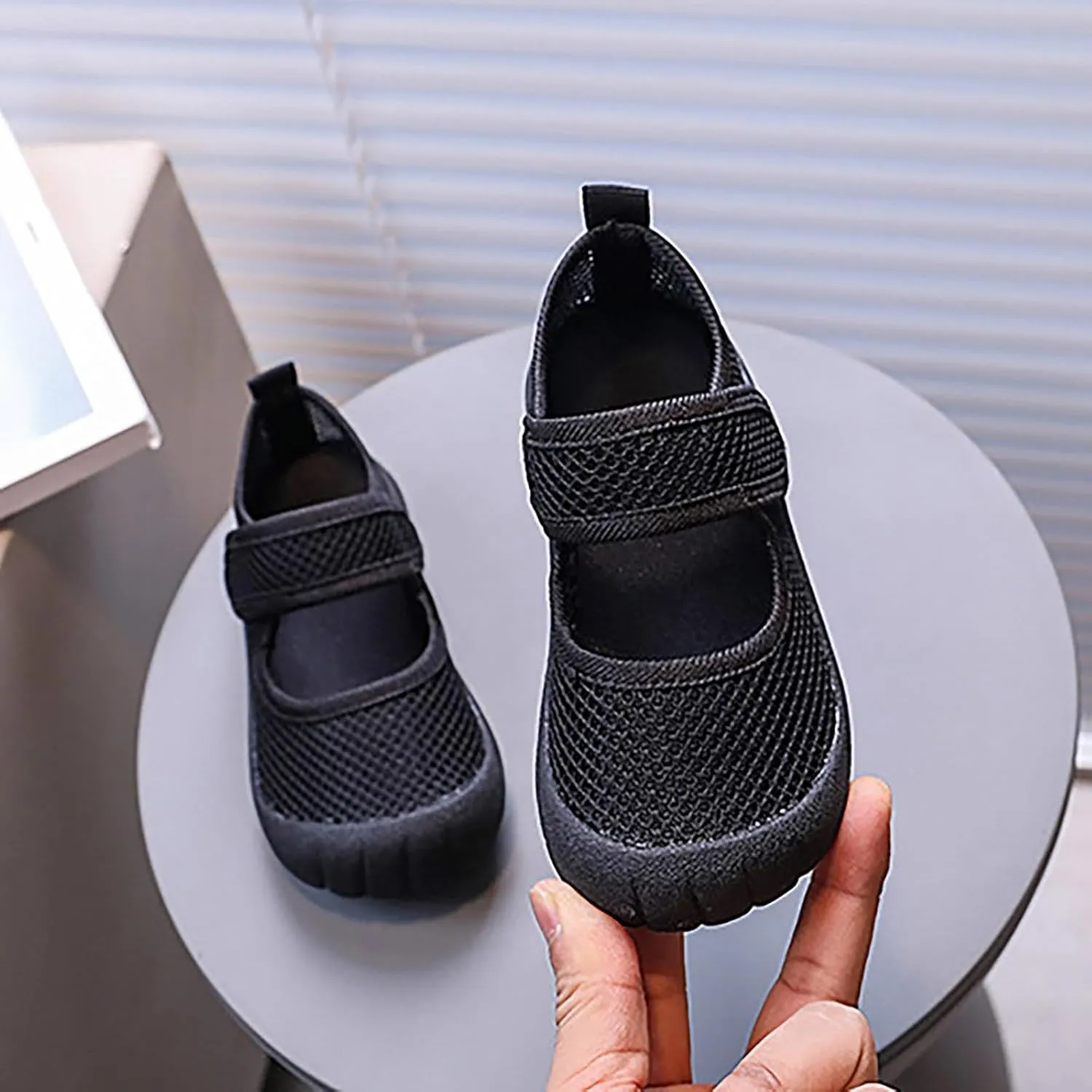 Summer New Hollowed Breathable Mesh Shoes Boys Baotou Anti Kick Sandals Girls Solid Color Beach Slides Shoes for Kids