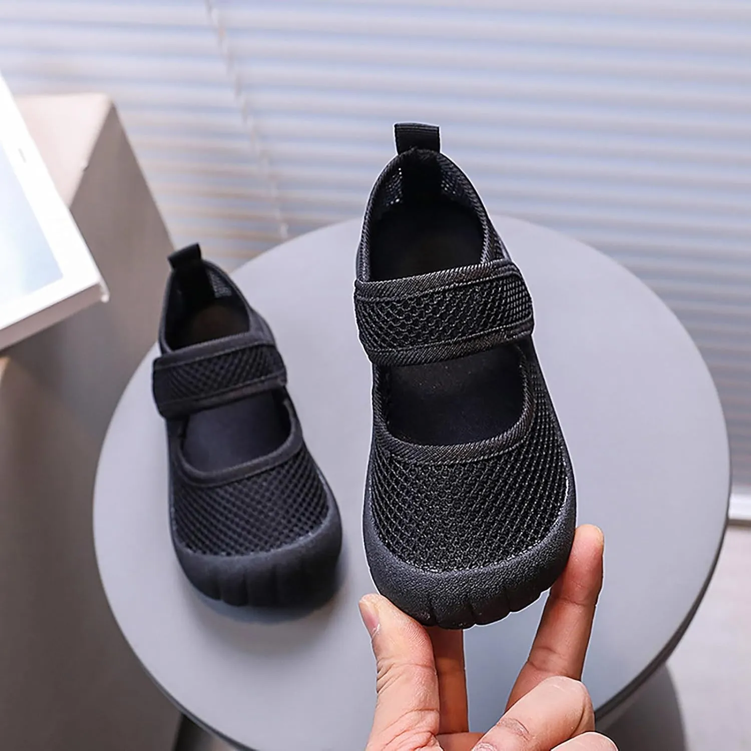 Summer New Hollowed Breathable Mesh Shoes Boys Baotou Anti Kick Sandals Girls Solid Color Beach Slides Shoes for Kids